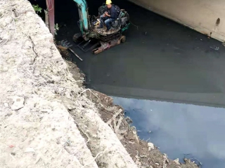 清理污水池