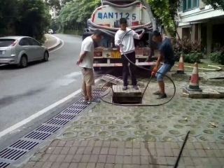 高压车疏通管道