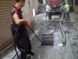 高压车疏通管道