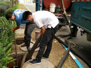 清理化粪池