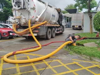 大车厂区清理化粪池1