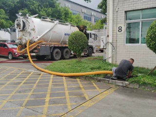 大车厂区清理化粪池2