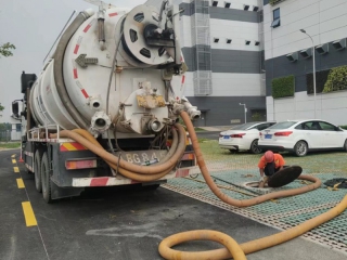 大车清理污水池3