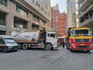 大车医院清理化粪池1