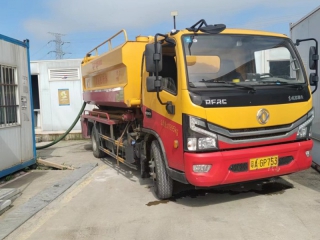 小车清理化粪池2