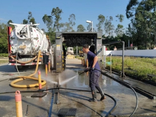 智能自动洗车机清洗地面2